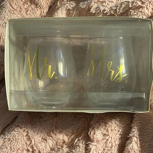 Mr. and Mrs. Gold Lettering Stemless Wine Glass Set
